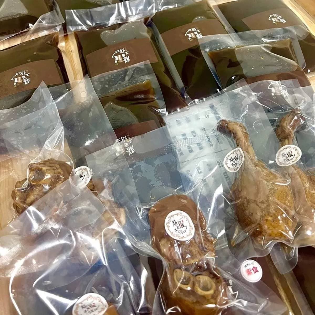 台南又有百元「爆量鴨肉飯」!滿滿肉片直接蓋住飯,肉控、小資族飽到天靈蓋 台南又有百元「爆量鴨肉飯」!滿滿肉片直接蓋住飯,肉控、小資族飽到天靈蓋