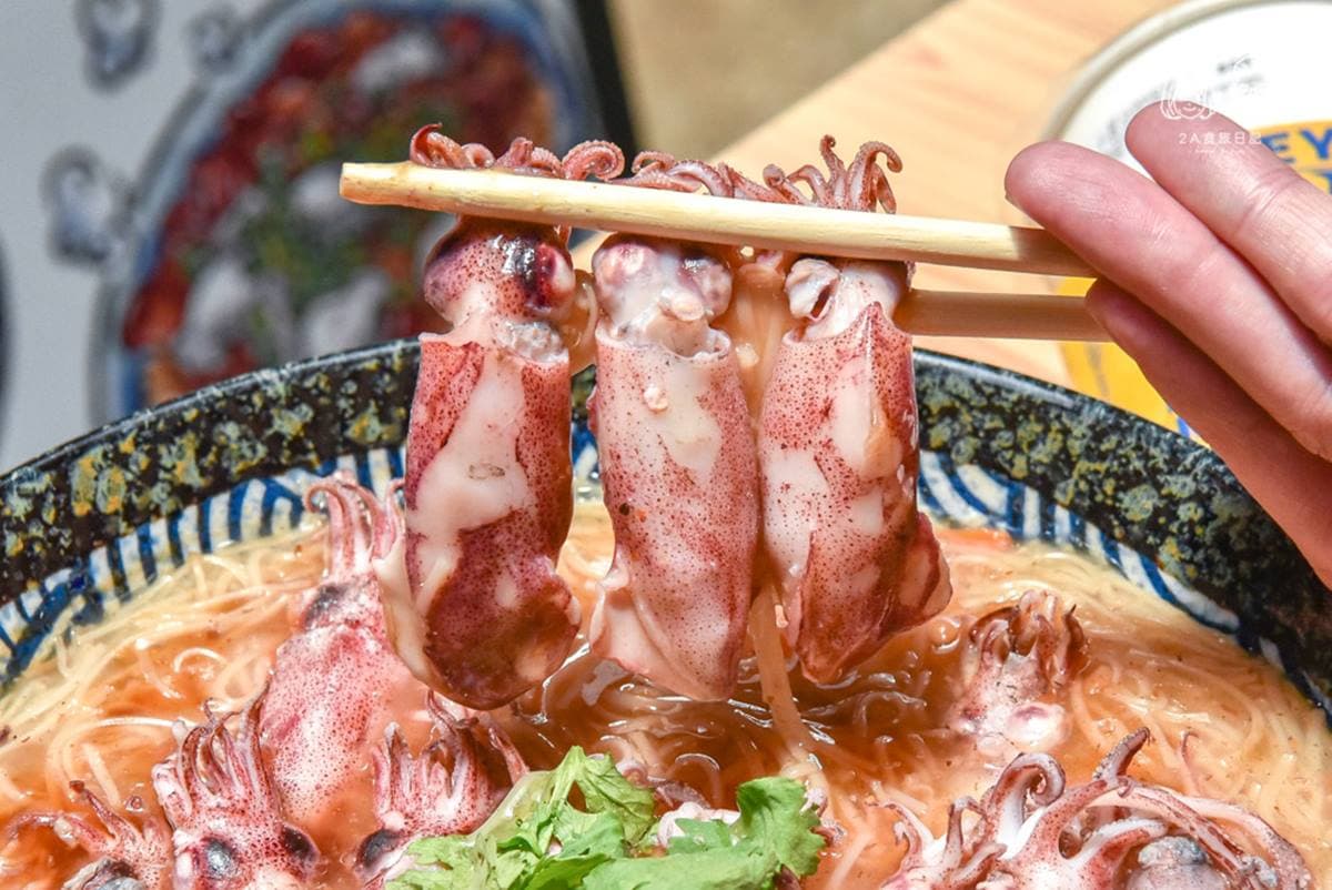 想吃要預訂!隱藏版「九宮格套餐」藏身東門市場,浮誇麵線鋪滿17隻小卷 想吃要預訂!隱藏版「九宮格套餐」藏身東門市場,浮誇麵線鋪滿17隻小卷