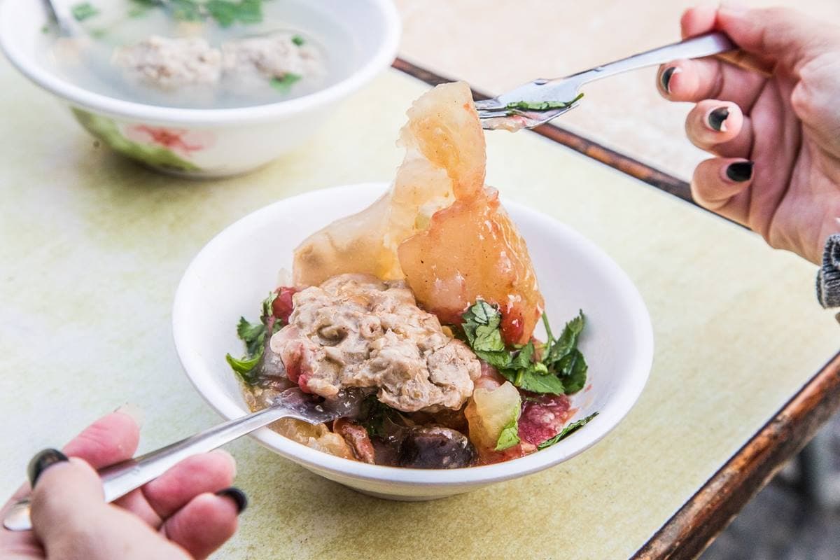 50元內爽吃!鹿港5家必吃小吃:30元麵線糊、祖傳三代肉圓、限量豆包 50元內爽吃!鹿港5家必吃小吃:30元麵線糊、祖傳三代肉圓、限量豆包