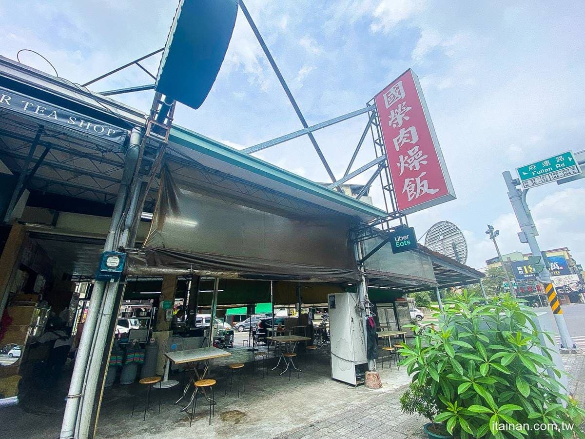 內用只要15元!在地私藏「肉燥飯」藏身鐵皮屋,台南人撒胡椒吃才對味 內用只要15元!在地私藏「肉燥飯」藏身鐵皮屋,台南人撒胡椒吃才對味