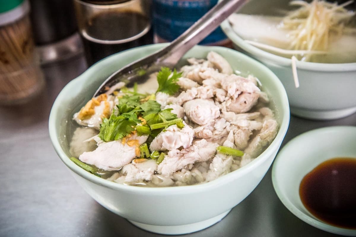 2022米其林推薦!60元「虱目魚粥」肉多到蓋住飯,還能爽嗑整尾肥美魚肚湯 2022米其林推薦!60元「虱目魚粥」肉多到蓋住飯,還能爽嗑整尾肥美魚肚湯