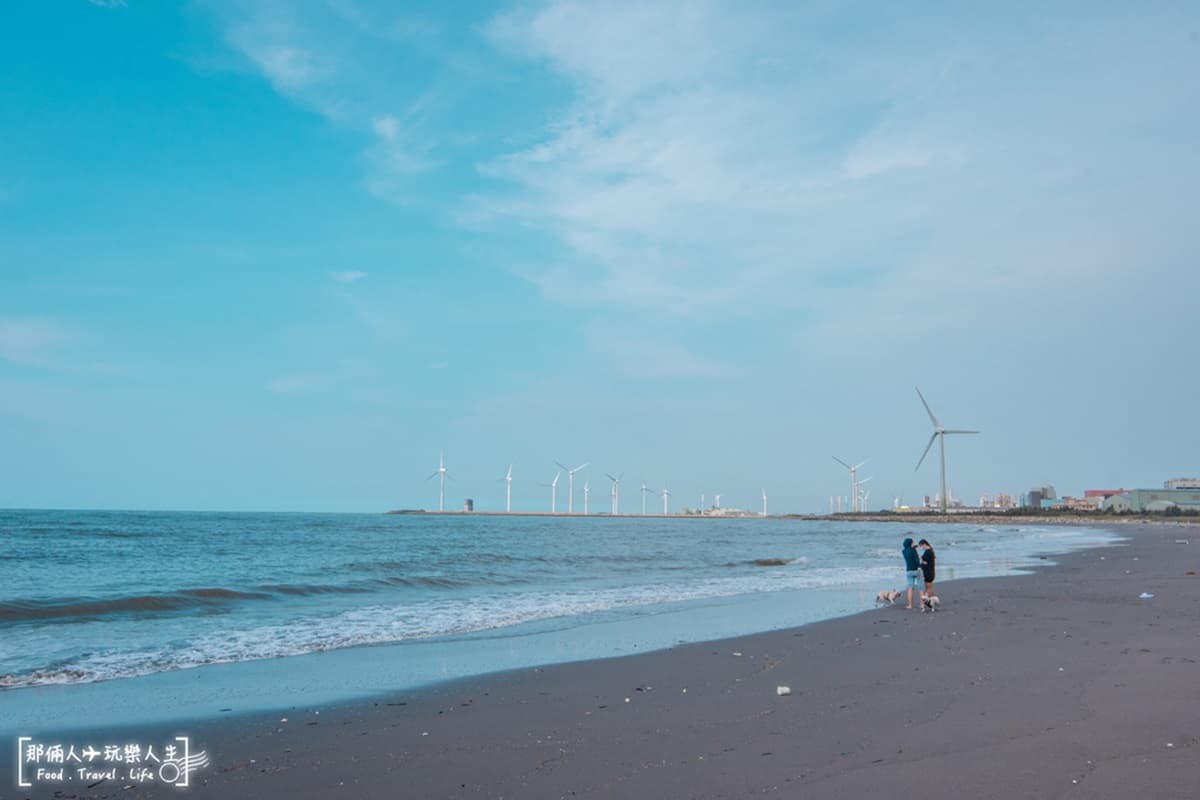 彰化最美海岸線!IG超夯「賞海祕境」先卡位水泥石柱,再打卡隱藏版沙丘 彰化最美海岸線!IG超夯「賞海祕境」先卡位水泥石柱,再打卡隱藏版沙丘
