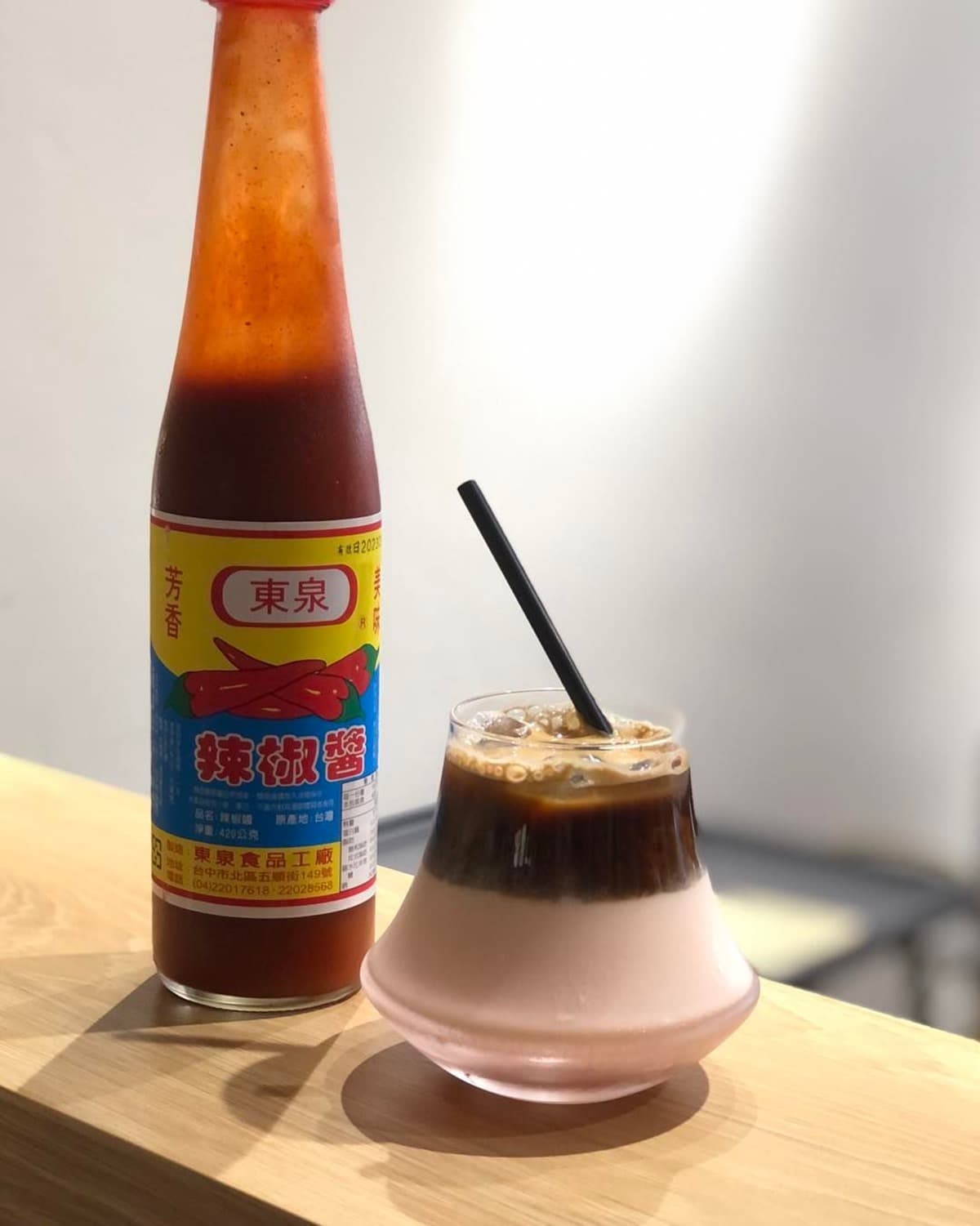 真.台中人拿鐵?咖啡廳推超狂「東泉辣椒醬+咖啡」,老饕讚:「尾韻微辣」 真.台中人拿鐵?咖啡廳推超狂「東泉辣椒醬+咖啡」,老饕讚:「尾韻微辣」