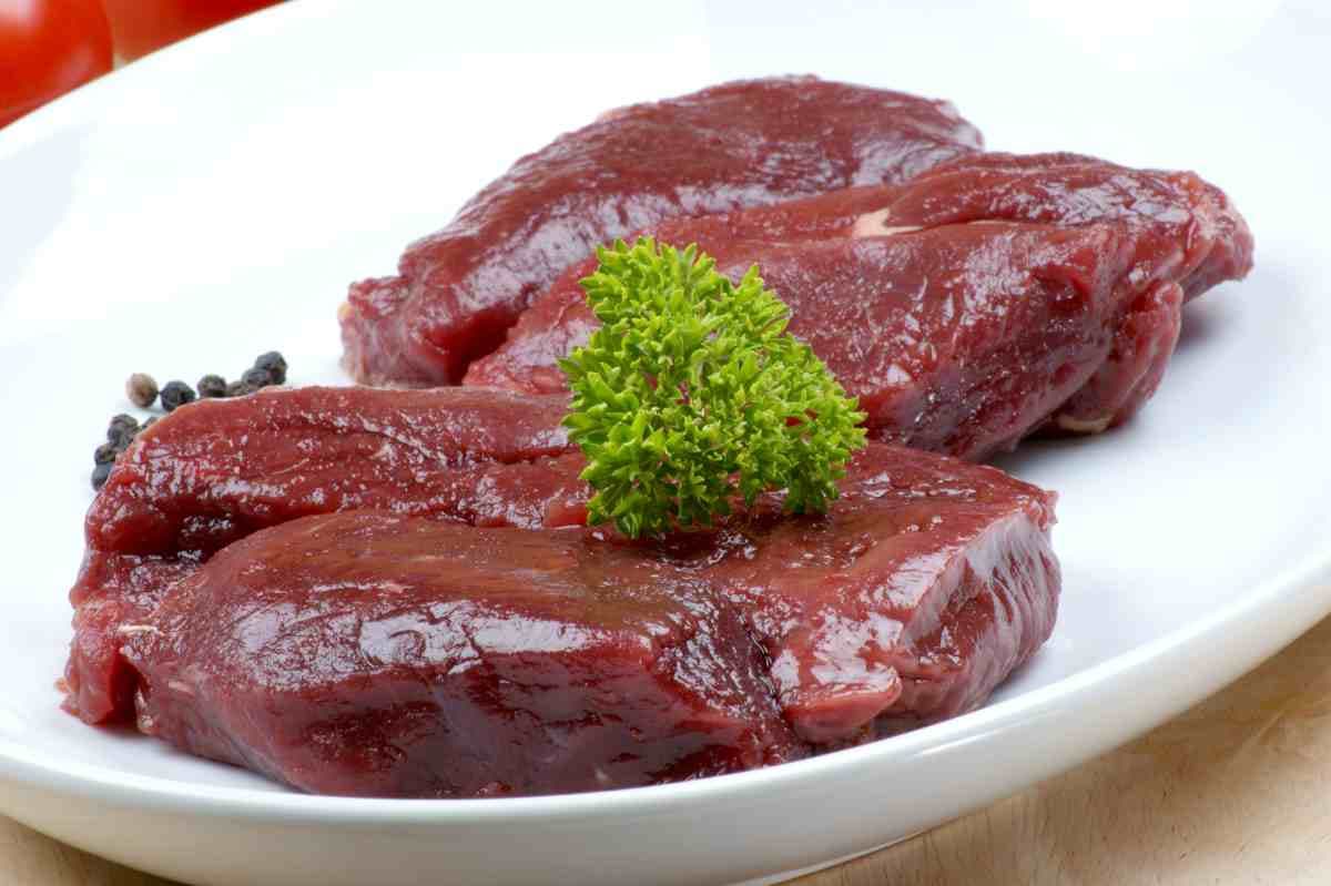 你吃過嗎?百元熱炒店菜單常見的「鐵板鴕鳥肉」,達人揭祕到底是什麼肉 你吃過嗎?百元熱炒店菜單常見的「鐵板鴕鳥肉」,達人揭祕到底是什麼肉