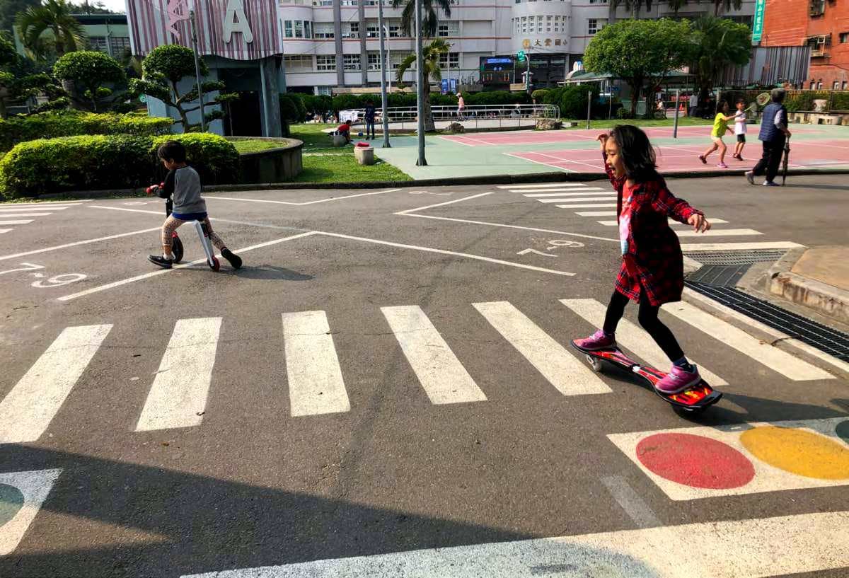 縮小版駕訓場!新北「交通主題公園」神複製,迷你加油站、洗車場小孩玩瘋(中獎名單已公布) 縮小版駕訓場!新北「交通主題公園」神複製,迷你加油站、洗車場小孩玩瘋(中獎名單已公布)