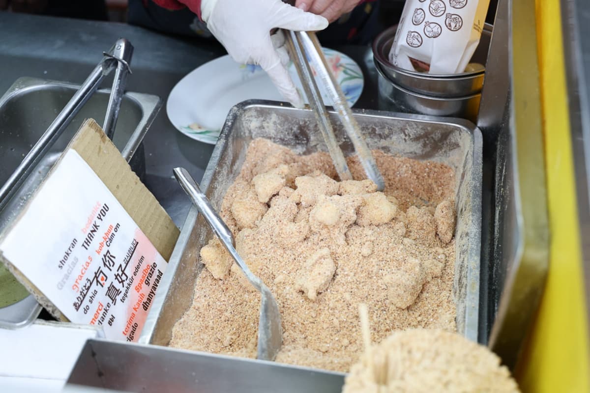 彰化限定古早味!老字號「糯米炸」裹滿花生粉,現炸外酥內軟別處吃不到 彰化限定古早味!老字號「糯米炸」裹滿花生粉,現炸外酥內軟別處吃不到