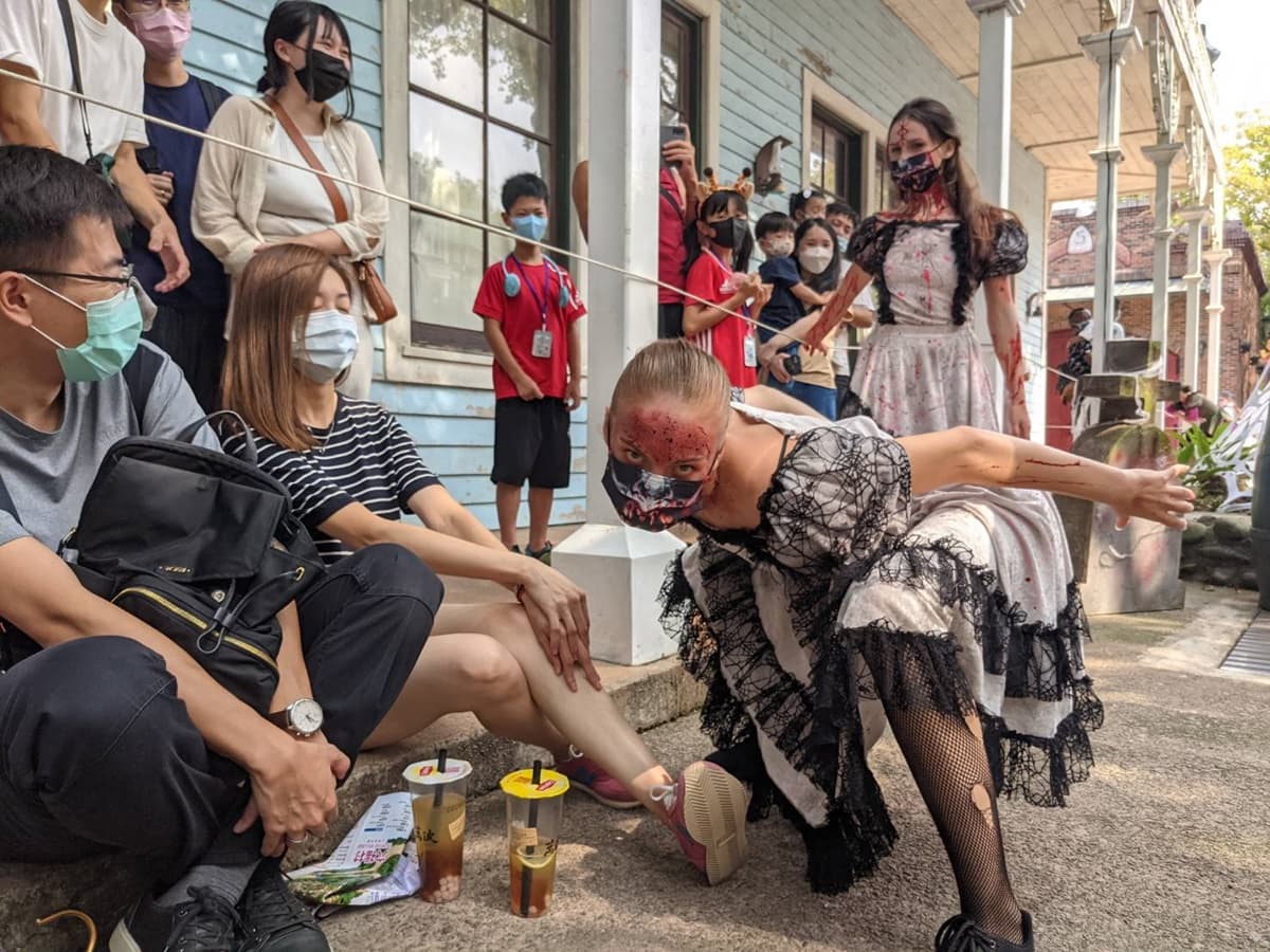 限時3天!玩六福村最恐怖「墓碑鎮」現省近450元,再送泰國來回機票 限時3天!玩六福村最恐怖「墓碑鎮」現省近450元,再送泰國來回機票