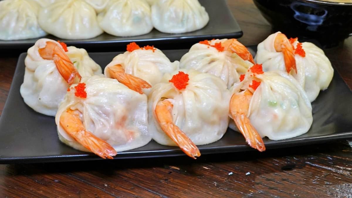 蝦尾霸氣外露!逢甲商圈「手工湯包」入口就爆汁,搭蝦卵點綴超奢華 蝦尾霸氣外露!逢甲商圈「手工湯包」入口就爆汁,搭蝦卵點綴超奢華