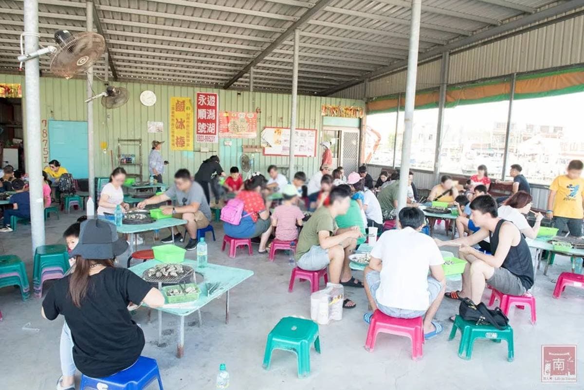 CP值破表!「搭船遊湖+烤蚵吃到飽」只要250元,還能打卡養蚵棚架、沙洲祕境 CP值破表!「搭船遊湖+烤蚵吃到飽」只要250元,還能打卡養蚵棚架、沙洲祕境