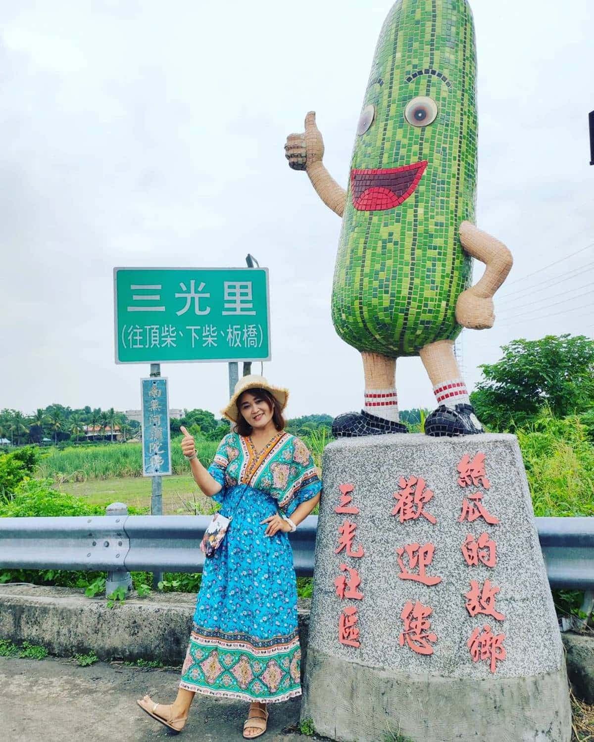 絲瓜版瑪麗蓮夢露?超有哏「絲瓜小姐」藏雲林社區,神還原遮裙動作網笑翻 絲瓜版瑪麗蓮夢露?超有哏「絲瓜小姐」藏雲林社區,神還原遮裙動作網笑翻