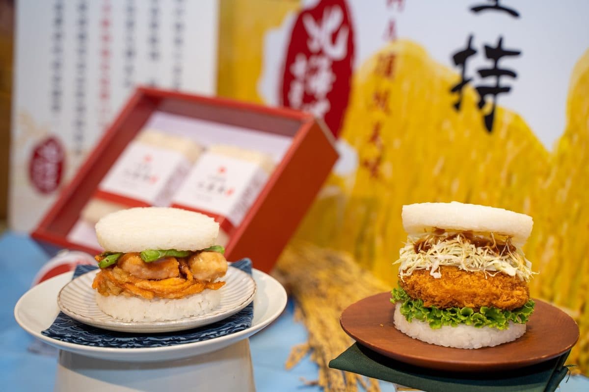 摩斯、漢堡王超狂新品!漢堡夾鮭魚天婦羅、牛排+炸雞,再吃10元薯條和可樂 摩斯、漢堡王超狂新品!漢堡夾鮭魚天婦羅、牛排+炸雞,再吃10元薯條和可樂
