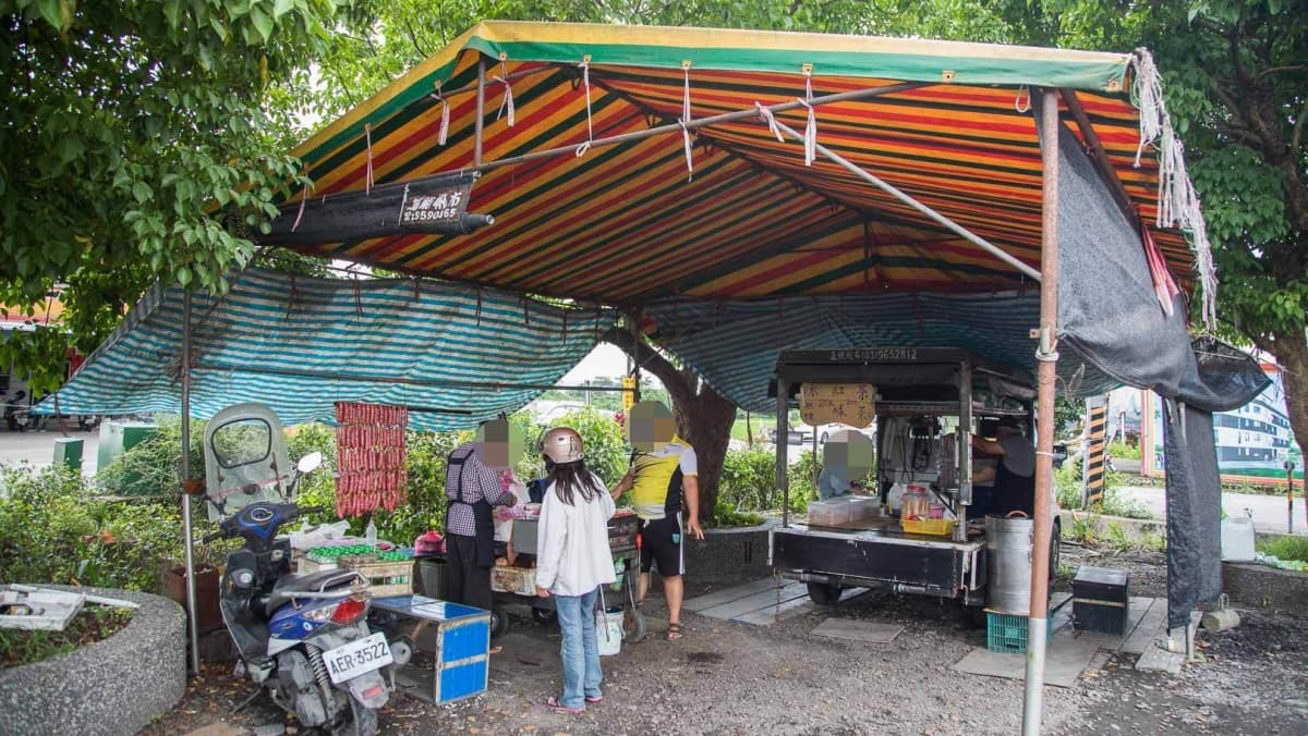 獨創花生捲香腸!宜蘭「阿公現烤香腸」僅在地人知道,內行一次買20份 獨創花生捲香腸!宜蘭「阿公現烤香腸」僅在地人知道,內行一次買20份