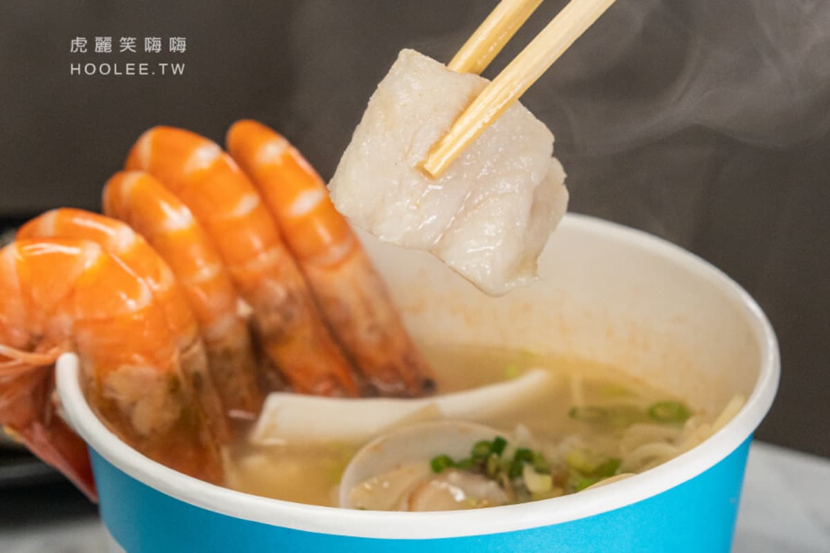 痛風慎入!高雄「超狂海鮮粥」霸氣塞整隻龍蝦,每日限量20碗快搶吃 痛風慎入!高雄「超狂海鮮粥」霸氣塞整隻龍蝦,每日限量20碗快搶吃