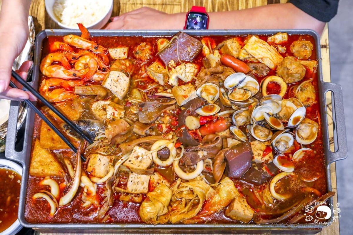內用白飯吃到飽!三重「麻辣水煮魚」爽嗑整隻巴沙魚,巨無霸生蠔比手掌大 內用白飯吃到飽!三重「麻辣水煮魚」爽嗑整隻巴沙魚,巨無霸生蠔比手掌大