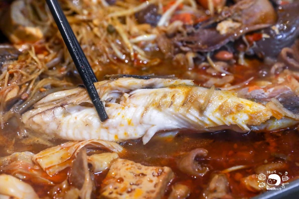 內用白飯吃到飽!三重「麻辣水煮魚」爽嗑整隻巴沙魚,巨無霸生蠔比手掌大 內用白飯吃到飽!三重「麻辣水煮魚」爽嗑整隻巴沙魚,巨無霸生蠔比手掌大