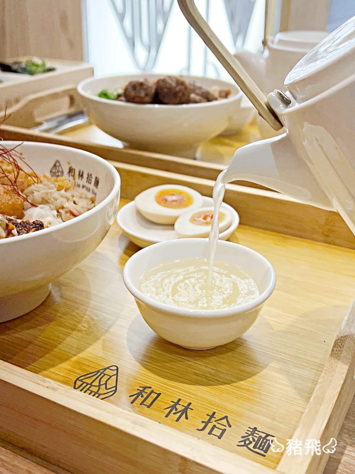 【新開店】全台首創一麵兩吃!「椒麻拌麵」13種小菜任搭,淋現熬雞湯變湯麵 【新開店】全台首創一麵兩吃!「椒麻拌麵」13種小菜任搭,淋現熬雞湯變湯麵