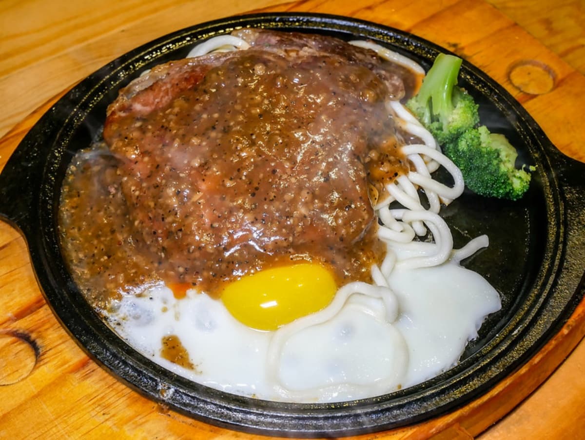 咖哩飯、爆米花任吃!市府站「高CP值牛排」僅210元,牛肉湯吃得到大塊牛肉 咖哩飯、爆米花任吃!市府站「高CP值牛排」僅210元,牛肉湯吃得到大塊牛肉