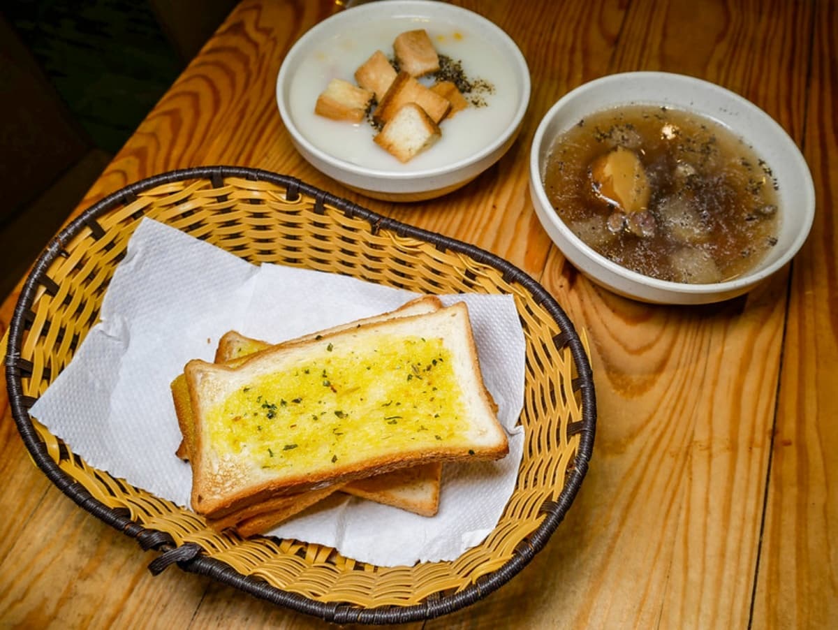 咖哩飯、爆米花任吃!市府站「高CP值牛排」僅210元,牛肉湯吃得到大塊牛肉 咖哩飯、爆米花任吃!市府站「高CP值牛排」僅210元,牛肉湯吃得到大塊牛肉