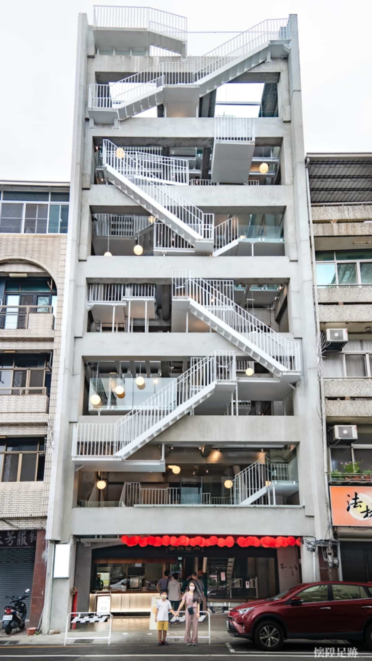【新開店】日本建築師操刀!打卡全台最美8層樓冰店,純白清水模設計美翻 【新開店】日本建築師操刀!打卡全台最美8層樓冰店,純白清水模設計美翻