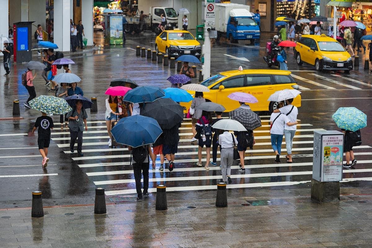 明起驟降10度!東北季風報到變濕涼,國慶連假天氣、全台雨區一次看 明起驟降10度!東北季風報到變濕涼,國慶連假天氣、全台雨區一次看