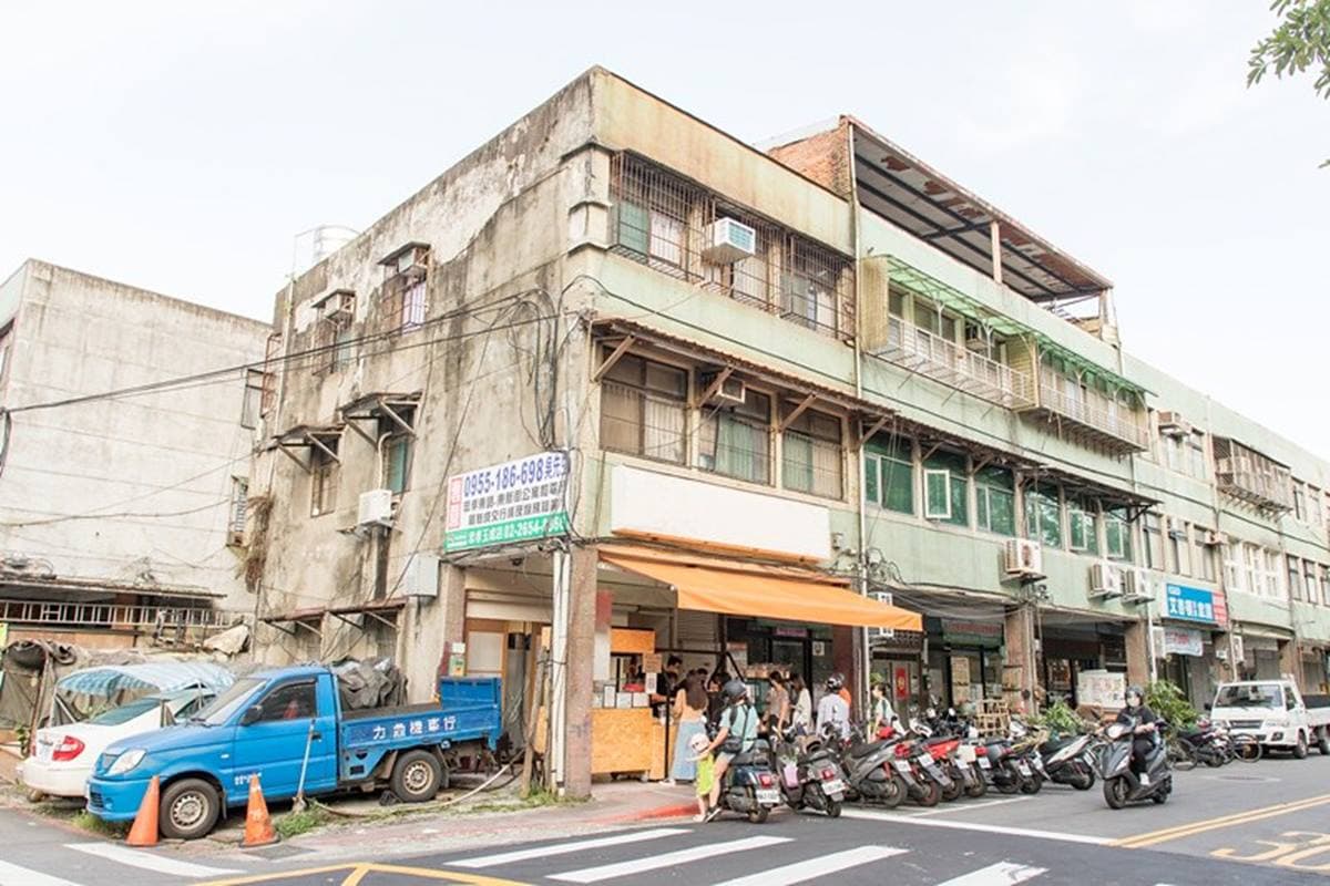 賣10元NG麵包暴紅?台北「無名麵包工廠」每到下午排爆,必搶現炸脆皮甜甜圈 賣10元NG麵包暴紅?台北「無名麵包工廠」每到下午排爆,必搶現炸脆皮甜甜圈