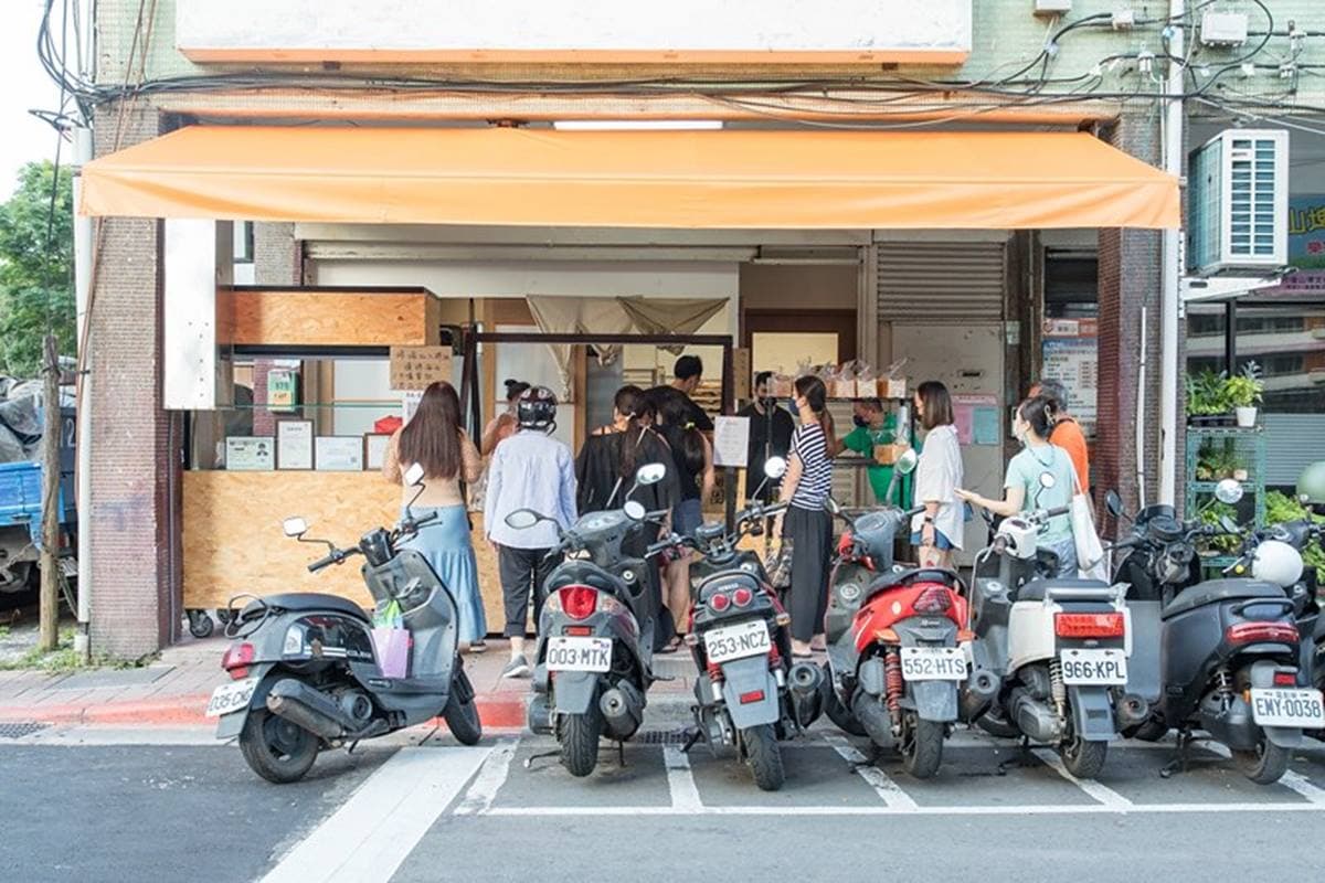 賣10元NG麵包暴紅?台北「無名麵包工廠」每到下午排爆,必搶現炸脆皮甜甜圈 賣10元NG麵包暴紅?台北「無名麵包工廠」每到下午排爆,必搶現炸脆皮甜甜圈