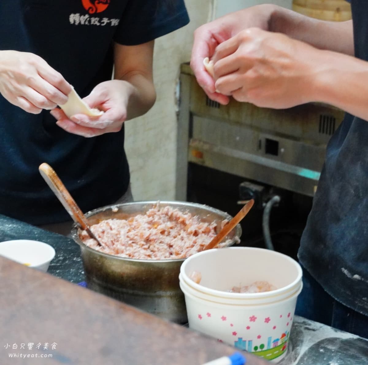 會牽絲的燒賣!台南「起司燒賣」每日手工現包,超大一顆只要11元快衝 會牽絲的燒賣!台南「起司燒賣」每日手工現包,超大一顆只要11元快衝