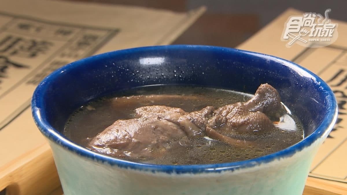 百年中藥行賣燉湯?當歸「十全大補雞」香醇又暖胃,再嘗噴香「麻油麵線」