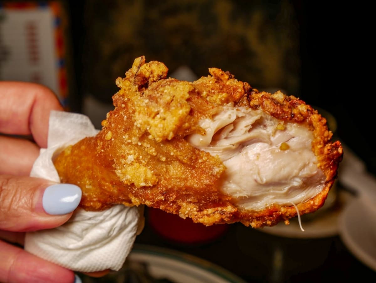 台北最強炸雞在這!老饕激推「46年老酒吧」一路爽吃到天亮,塔香蛤蜊也必點 台北最強炸雞在這!老饕激推「46年老酒吧」一路爽吃到天亮,塔香蛤蜊也必點