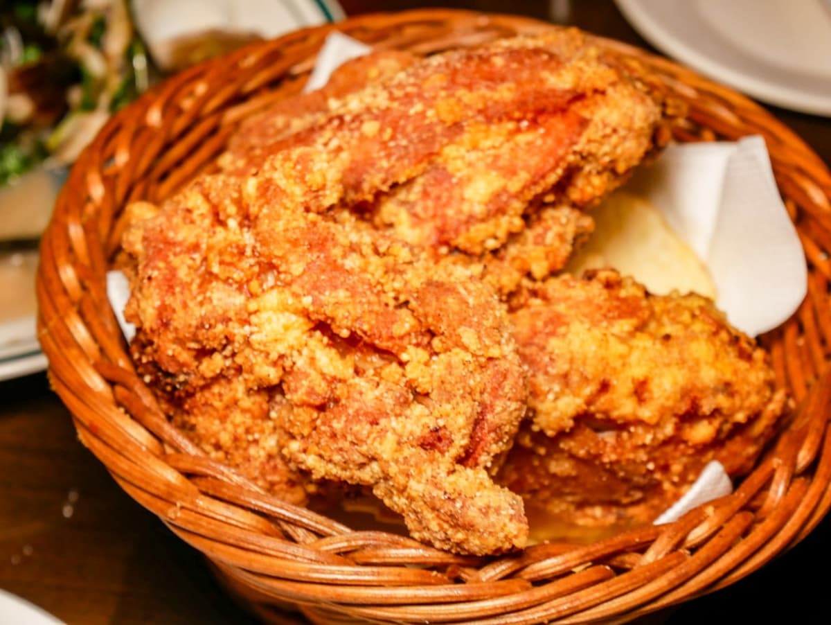 台北最強炸雞在這!老饕激推「46年老酒吧」一路爽吃到天亮,塔香蛤蜊也必點 台北最強炸雞在這!老饕激推「46年老酒吧」一路爽吃到天亮,塔香蛤蜊也必點