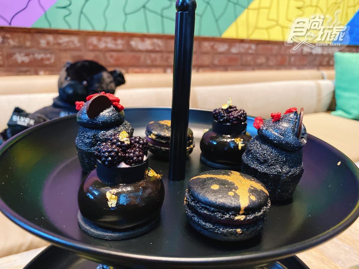 打卡必拍黑天鵝、黑漢堡!台北W飯店「黑魂下午茶」,雙人免費爽拿法國精品 打卡必拍黑天鵝、黑漢堡!台北W飯店「黑魂下午茶」,雙人免費爽拿法國精品