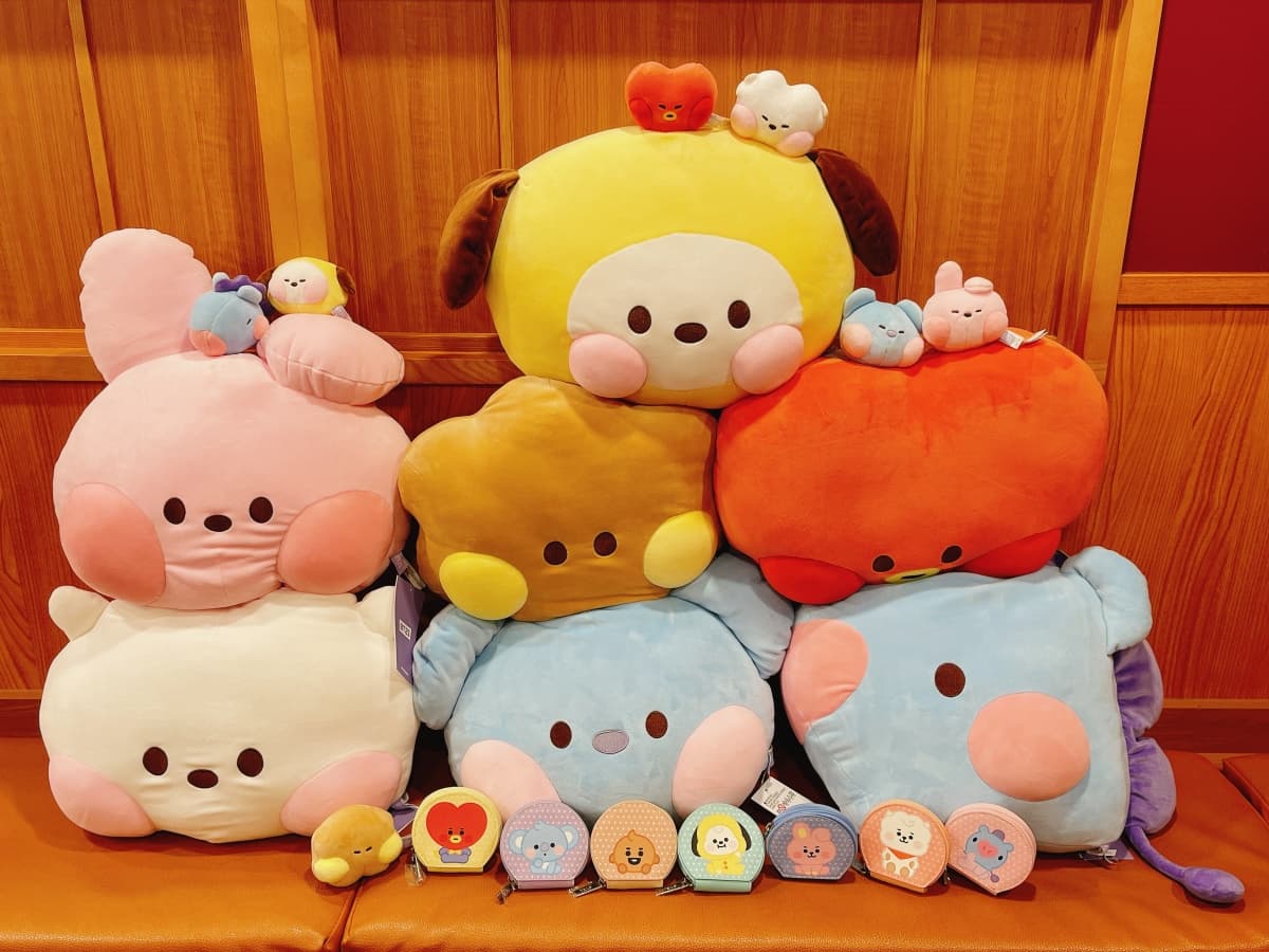 阿米們暴動!藏壽司第二彈「BT21頭型抱枕+零錢包」免費送,再抽超萌束口袋 阿米們暴動!藏壽司第二彈「BT21頭型抱枕+零錢包」免費送,再抽超萌束口袋