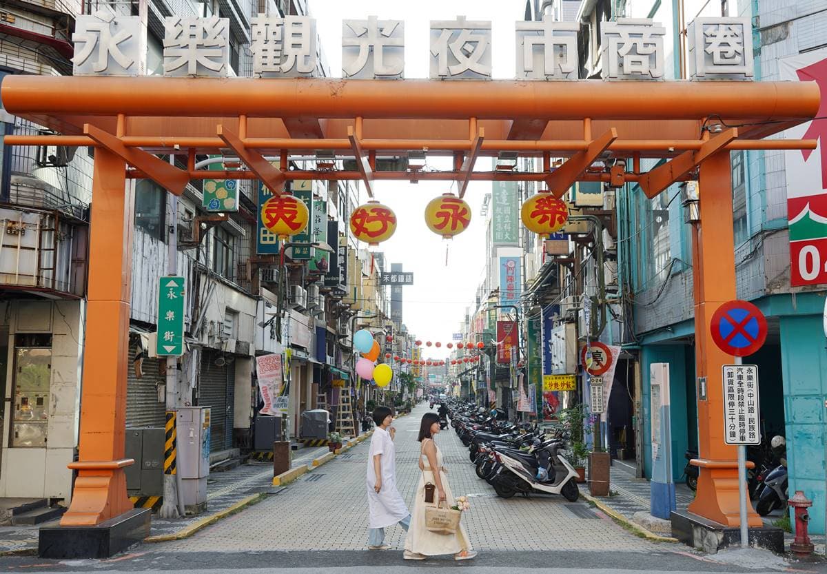 熱鬧永樂街回歸!連2天「假日快閃市集」開逛40多家品牌,再賞街邊櫥窗畫作 熱鬧永樂街回歸!連2天「假日快閃市集」開逛40多家品牌,再賞街邊櫥窗畫作