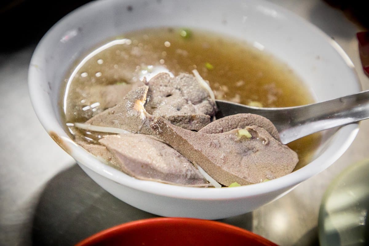 3菜1湯免百元吃飽飽!25元「土豆油飯」日據時代就開攤,平假日人潮都滿滿 3菜1湯免百元吃飽飽!25元「土豆油飯」日據時代就開攤,平假日人潮都滿滿