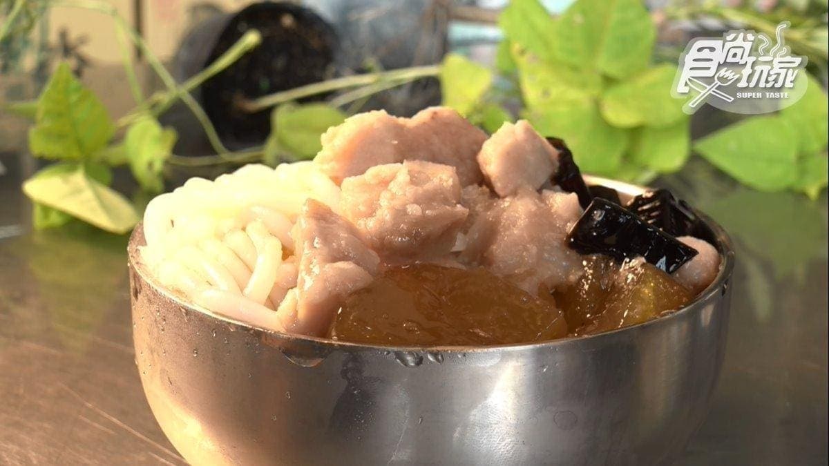 50年古早味!隱藏版「粉粿米苔目冰」純手作超Q彈,再搭芋圓、煉乳香甜唰嘴