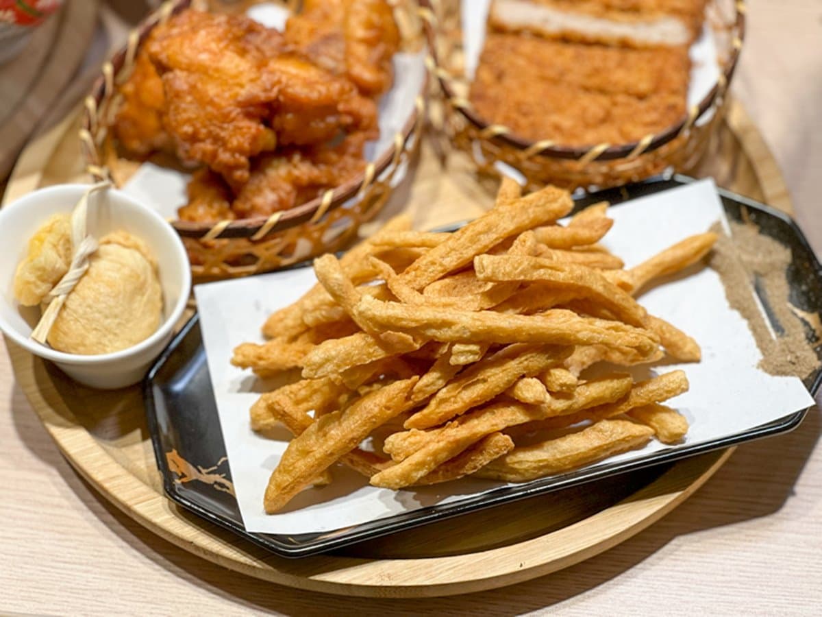 本週限定5家「免費」好康!火烤和牛吃到飽、打卡飯店免費吃2餐、零食裝到飽 打卡免費吃魚薯條!超浮誇「吻仔魚丼飯」堆成小山高,再淋滿滿鮭魚卵+干貝