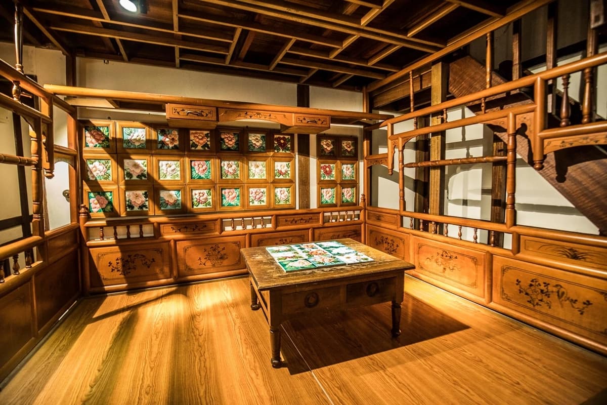 「全台最大花磚牆」快搶拍!嘉義「花磚博物館」重修再開放,百年老屋逛起來 「全台最大花磚牆」快搶拍!嘉義「花磚博物館」重修再開放,百年老屋逛起來