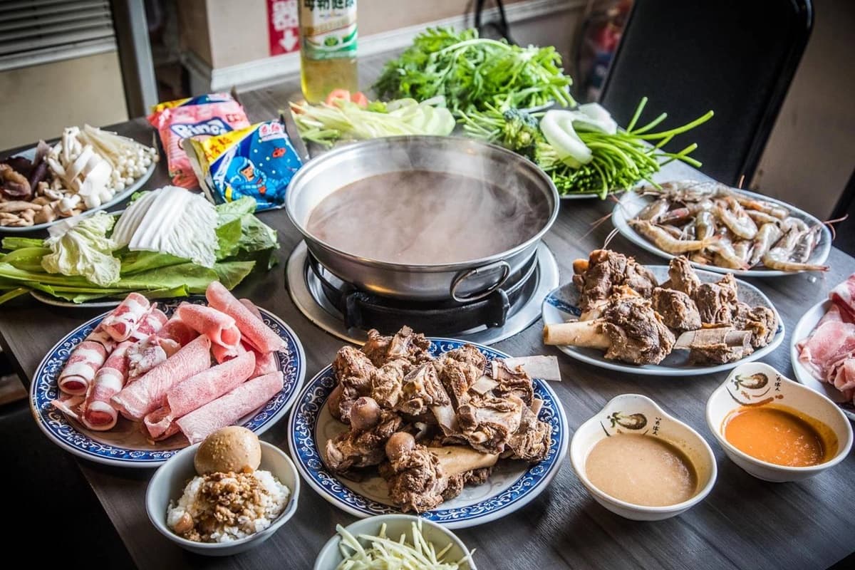 免500元羊肉爐吃到飽!近百種食材、羊大骨無限吃,加碼開吸精華滿滿羊骨髓 免500元羊肉爐吃到飽!近百種食材、羊大骨無限吃,加碼開吸精華滿滿羊骨髓