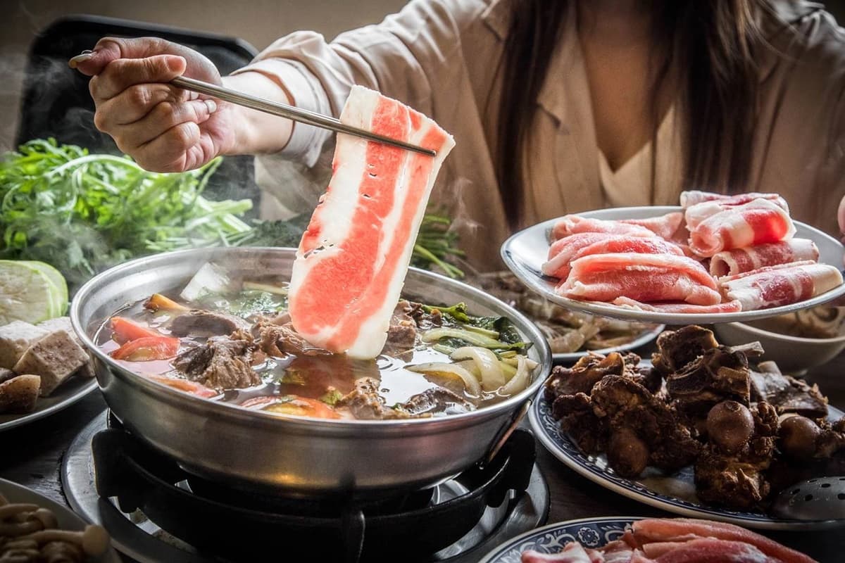 免500元羊肉爐吃到飽!近百種食材、羊大骨無限吃,加碼開吸精華滿滿羊骨髓 免500元羊肉爐吃到飽!近百種食材、羊大骨無限吃,加碼開吸精華滿滿羊骨髓