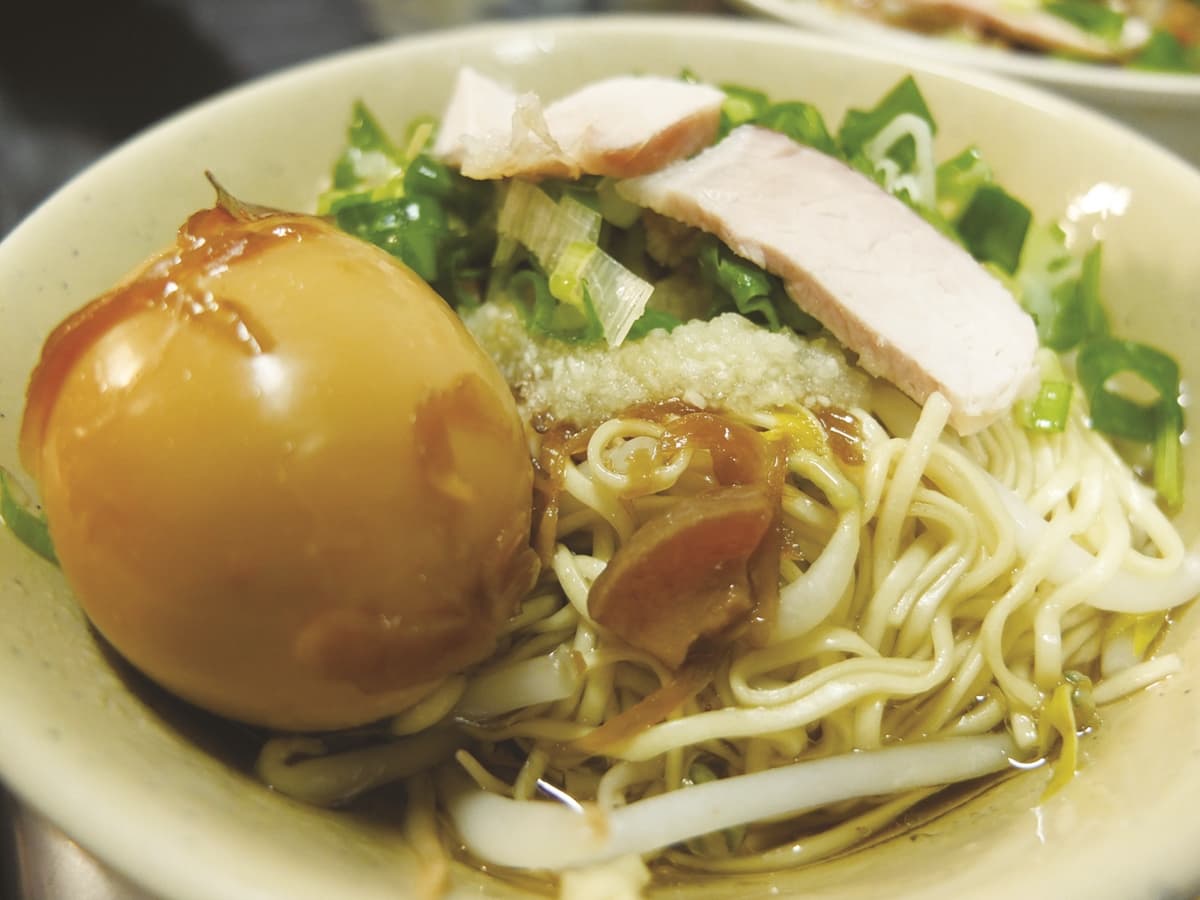 高雄老饕認證!60年「鐵皮屋麵攤」隱身市場,乾麵+餛飩湯吃飽100元有找 高雄老饕認證!60年「鐵皮屋麵攤」隱身市場,乾麵+餛飩湯吃飽100元有找