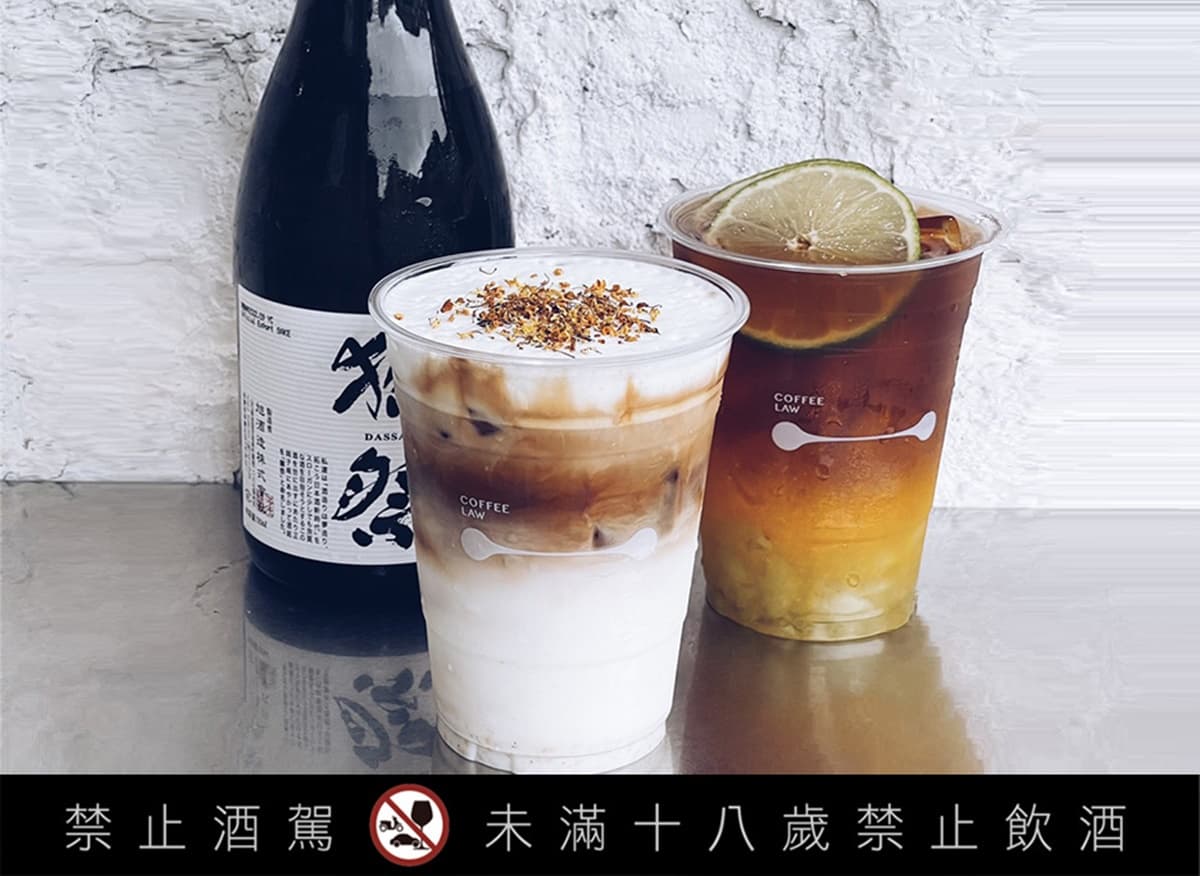 東區「招財貓咖啡廳」打卡了!32隻太空銀貓貓櫥窗太Q,免費換獺祭清酒甜點 東區「招財貓咖啡廳」打卡了!32隻太空銀貓貓櫥窗太Q,免費換獺祭清酒甜點