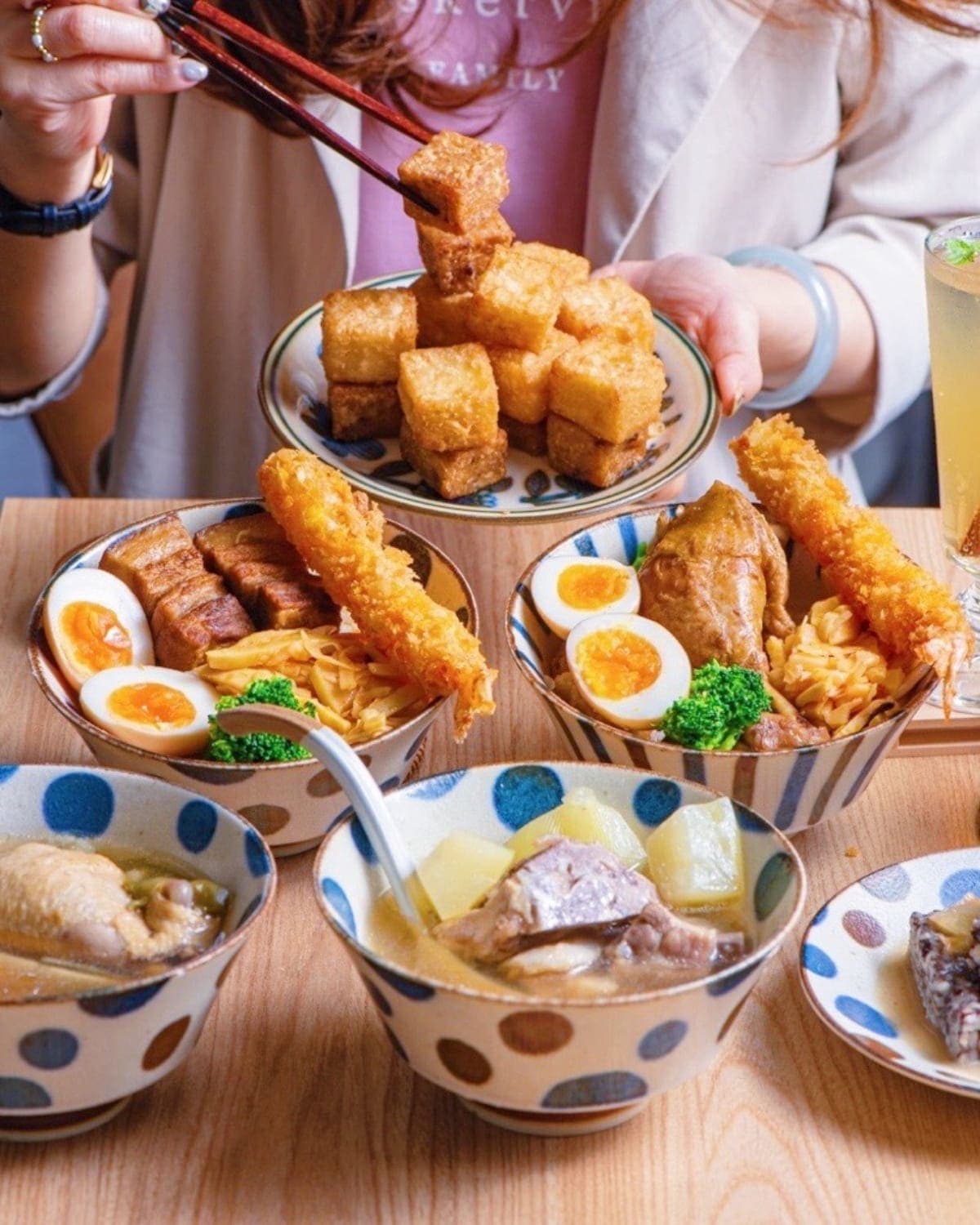 台南最美雞湯店!「韓風店面」賣百元台式美味,加碼當歸養生湯免費喝到飽 台南最美雞湯店!「韓風店面」賣百元台式美味,加碼當歸養生湯免費喝到飽