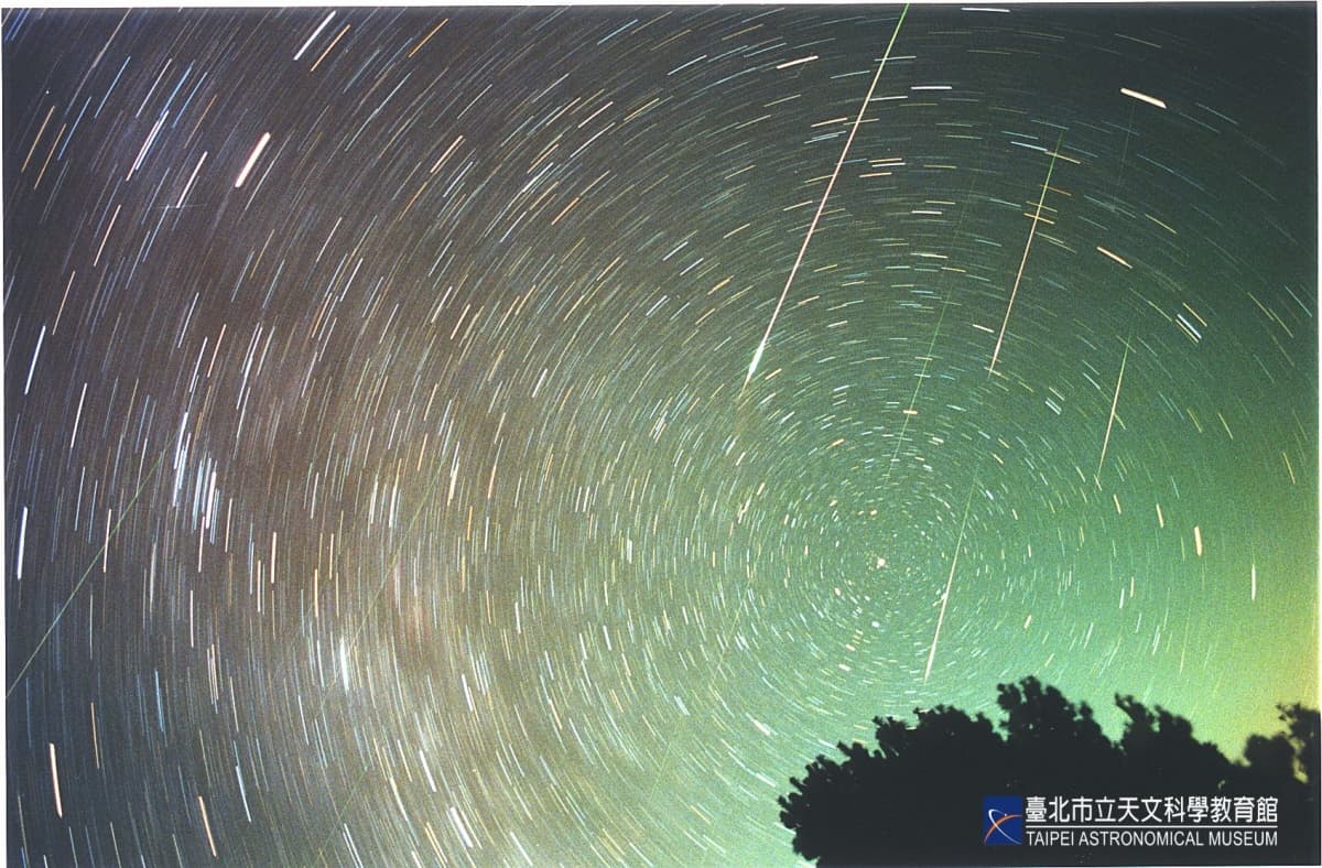 天文迷追星了!「獅子座流星雨」11/18登場,每小時300顆流星超壯觀 天文迷追星了!「獅子座流星雨」11/18登場,每小時300顆流星超壯觀