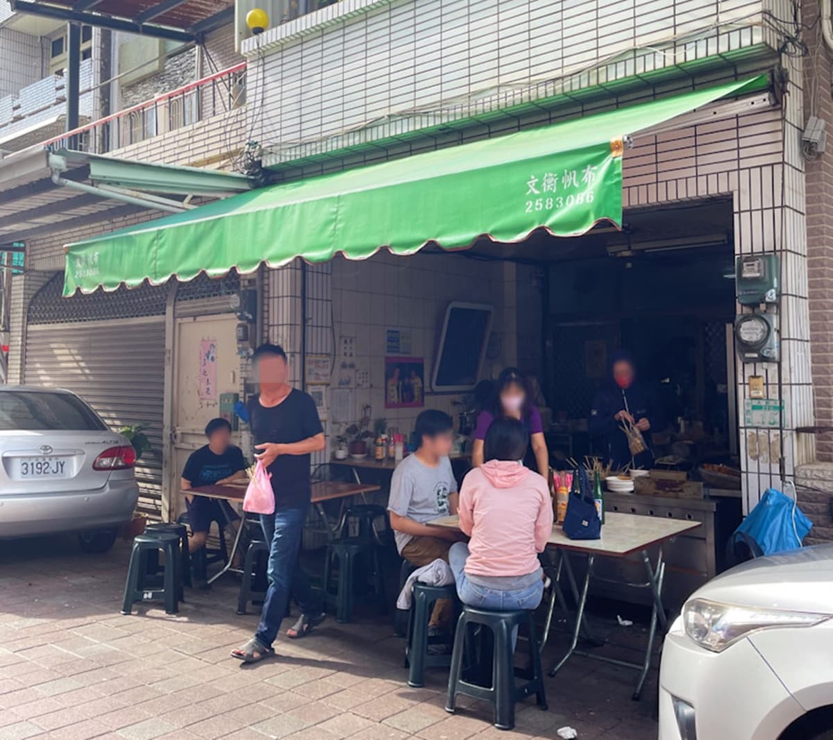 全台最佛抗通膨下午茶!黑輪2元還附熱湯喝到飽,黃金炸雞排每桌必點 全台最佛抗通膨下午茶!黑輪2元還附熱湯喝到飽,黃金炸雞排每桌必點