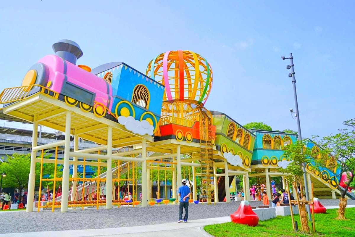 全台首座「飛天火車公園」在這!玩翻30米「馬卡龍色火車」、蓮霧造型遊樂場 全台首座「飛天火車公園」在這!玩翻30米「馬卡龍色火車」、蓮霧造型遊樂場
