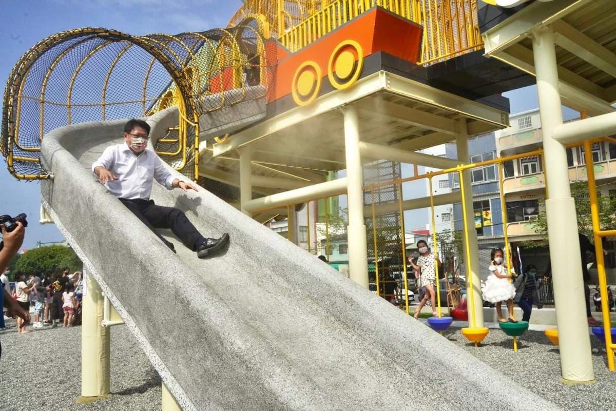 全台首座「飛天火車公園」在這!玩翻30米「馬卡龍色火車」、蓮霧造型遊樂場 全台首座「飛天火車公園」在這!玩翻30米「馬卡龍色火車」、蓮霧造型遊樂場