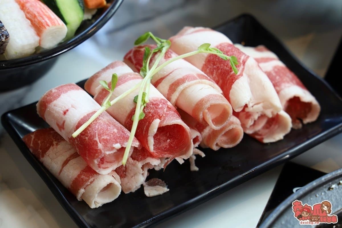 吃鍋免費抽龍蝦!4.9星平價鍋物推「夾娃娃機抽食材」,還可加飯、加麵不用錢 吃鍋免費抽龍蝦!4.9星平價鍋物推「夾娃娃機抽食材」,還可加飯、加麵不用錢