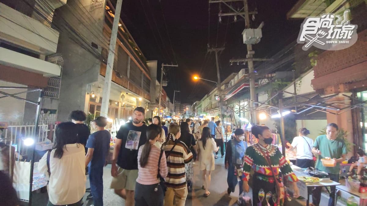 12月直飛清邁必逛!「週六步行街」數百攤塞爆,炸蠍子、烤鱷魚串味蕾大考驗 12月直飛清邁必逛!「週六步行街」數百攤塞爆,炸蠍子、烤鱷魚串味蕾大考驗