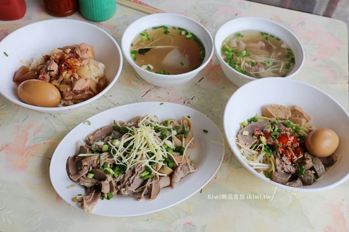婆婆根本做功德!雲林「佛心小吃」湯品只要10元,滿料滷肉飯1碗飽到天靈蓋 婆婆根本做功德!雲林「佛心小吃」湯品只要10元,滿料滷肉飯1碗飽到天靈蓋