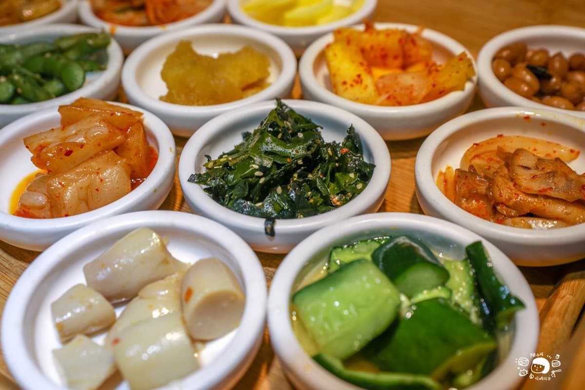 50種小菜任你吃!三重「大分量銅盤烤肉」想吃先排隊,手掌大草蝦海鮮控必嗑 50種小菜任你吃!三重「大分量銅盤烤肉」想吃先排隊,手掌大草蝦海鮮控必嗑